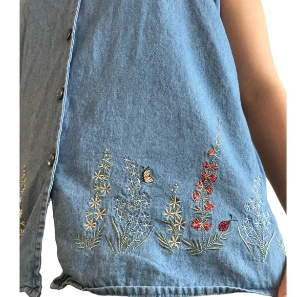 Embroidered button up! - Picture 3 of 4
